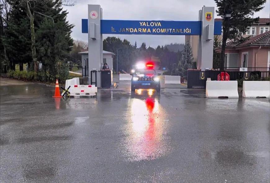 Yalova’da 32 Yıl Cezası Bulunan Firari Yakalandı Jandarma Ekipleri Firari Suçluyu
