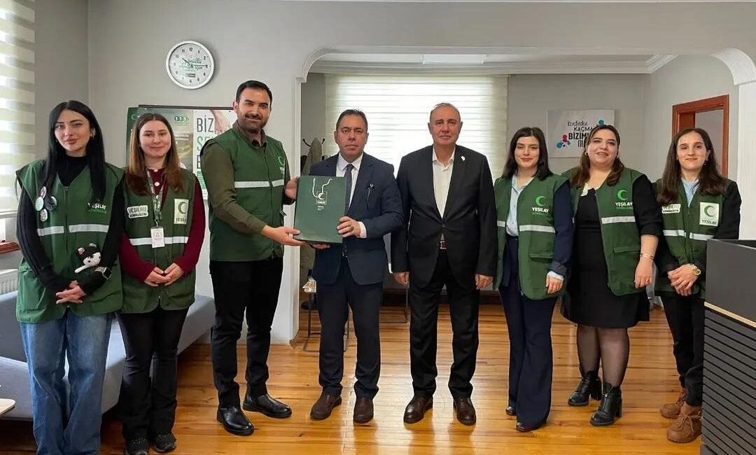 Başkan Senger’den Yeşilay ve YEDAM’a Ziyaret Kars Belediye Başkanı Prof.Dr.