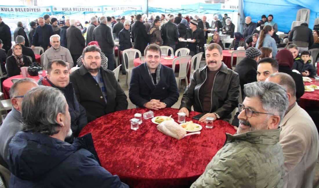 MANİSA KULA SANDAL’DA KURAN-I KERİM ZİYAFETİ Manisa’nın Kula ilçesine bağlı