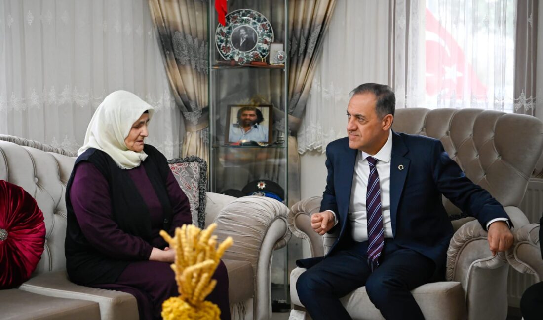 Vali Dr. Ahmet Hamdi Usta’dan Şehit Aileleri ve Gazilere Bayram Ziyareti Yalova Valisi Dr. Ahmet