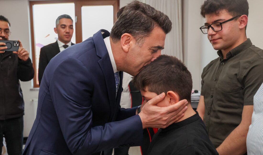 Tunceli Valisi Aygöl “Yarın Sizdeyiz” Etkinliğinde Ailelerle Buluştu Tunceli Valisi Şefik Aygöl,
