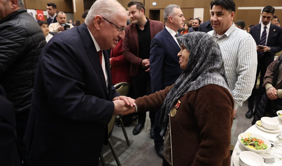 Milli Savunma Bakanı Yaşar