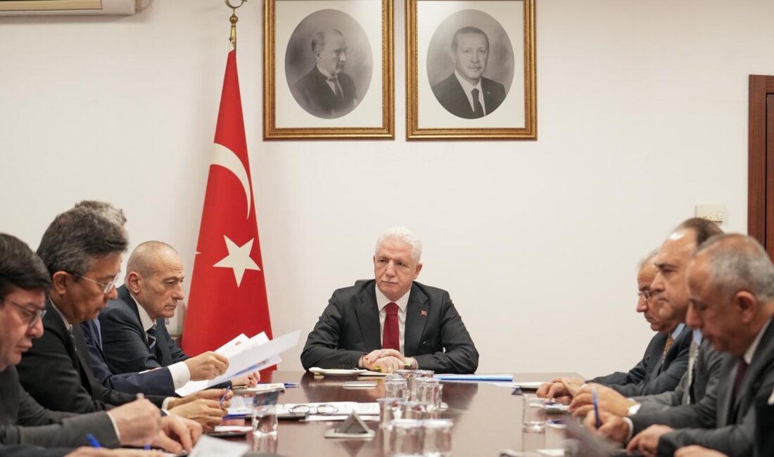 İstanbul Valisi Davut Gül’den Haftalık Değerlendirme Toplantısı İstanbul Valisi Davut Gül,