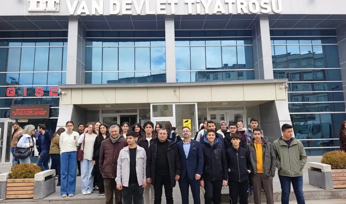Pansiyonlu Öğrencilere Kültürel Tiyatro Etkinliği Van’ın İpekyolu ilçesinde bulunan