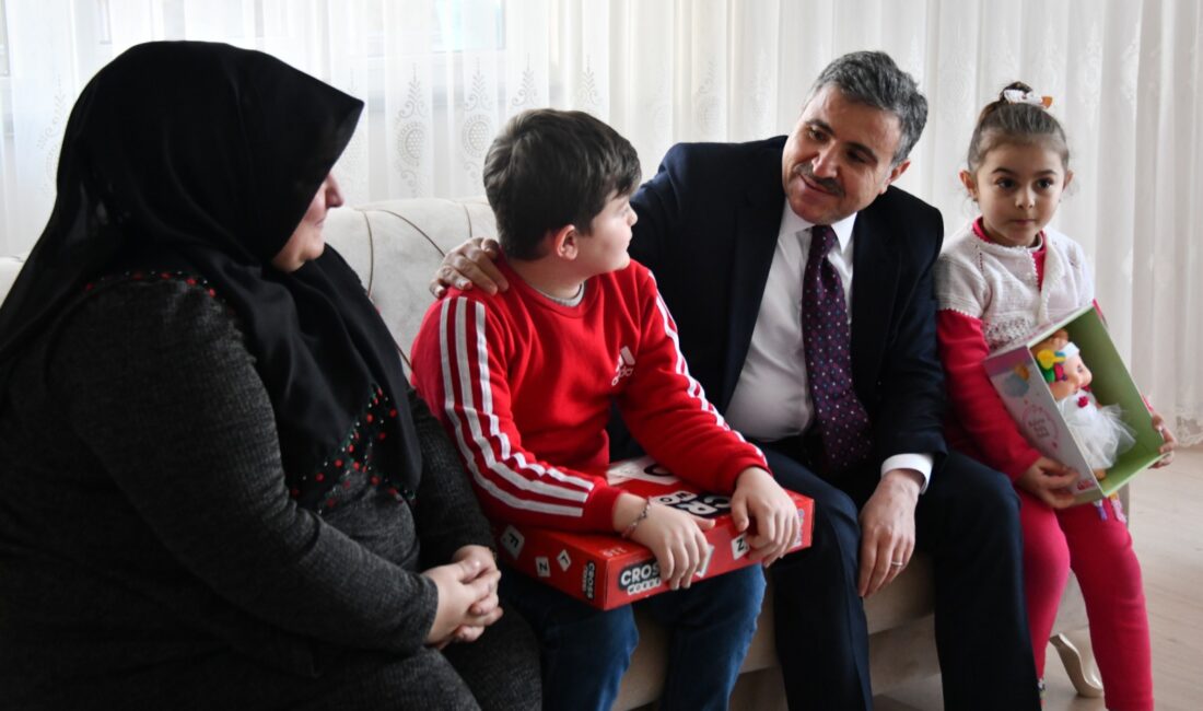 Vali Cevdet Atay’dan Şehit Ailesine Vefa Ziyareti Gümüşhane Valisi Cevdet Atay,