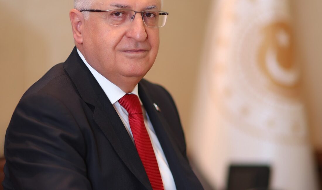 Milli Savunma Bakanı Yaşar
