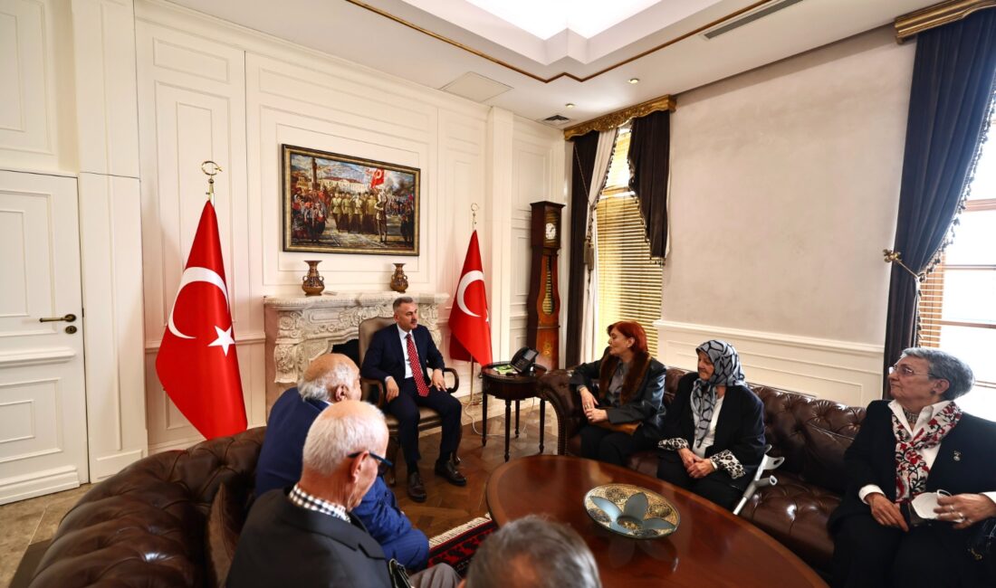 İzmir Valisi Süleyman Elban’dan Yaşlılar Haftası’nda Anlamlı Buluşma İzmir Valisi Süleyman Elban,