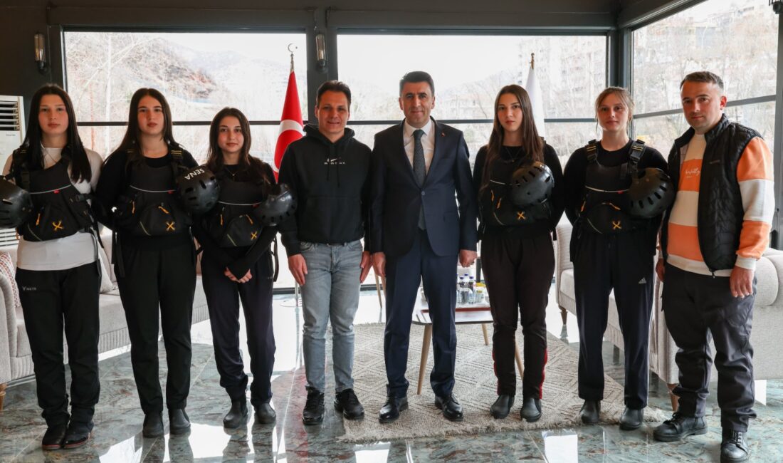 Tunceli Valisi Şefik Aygöl Sporcular ve Sanatçılarla Bir Araya Geldi Tunceli Valisi Şefik Aygöl,