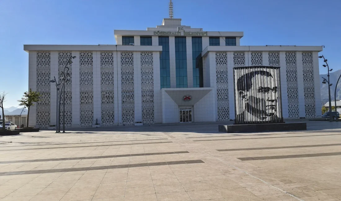 Antalya’nın Döşemealtı Belediyesi’nde asfalt