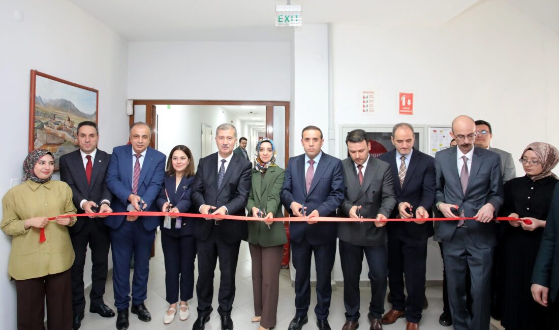 AİÇÜ’de Zebra Balığı Translasyonel Tıp Araştırma Laboratuvarı Açıldı