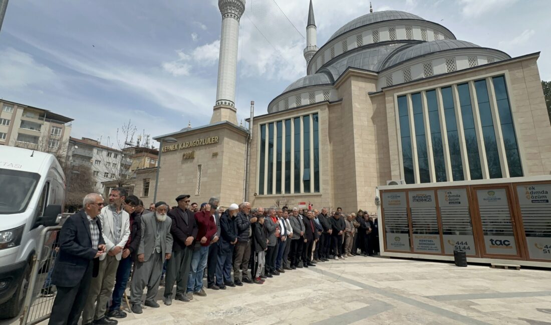 Malatya’da vatandaşlar, Kahramanmaraş’taki okul