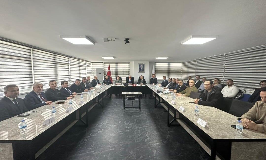 Samsun’da Afet Nakliye Grubu Toplantısı: Afet Yönetimi ve Lojistik Planlaması Masaya Yatırıldı Samsun Valiliği koordinasyonunda, Türkiye