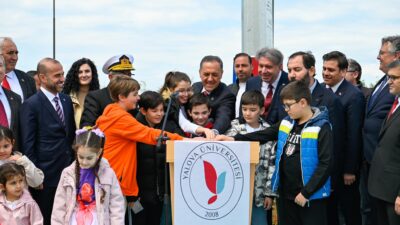 Yalova Üniversitesi Kampüsünde Şanlı Bayrağımız