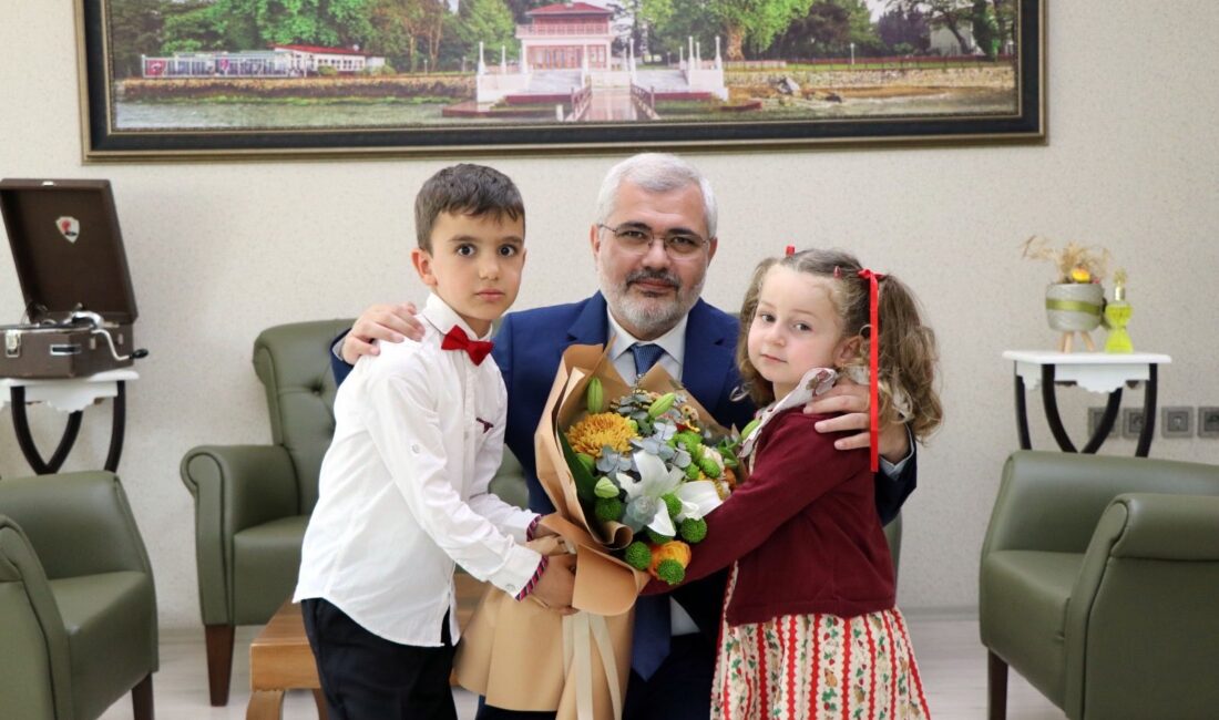 Minik Ellerden Anlamlı Bayrak