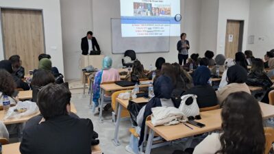 Eğitimler Hem Hastane Çalışanlarına Hem