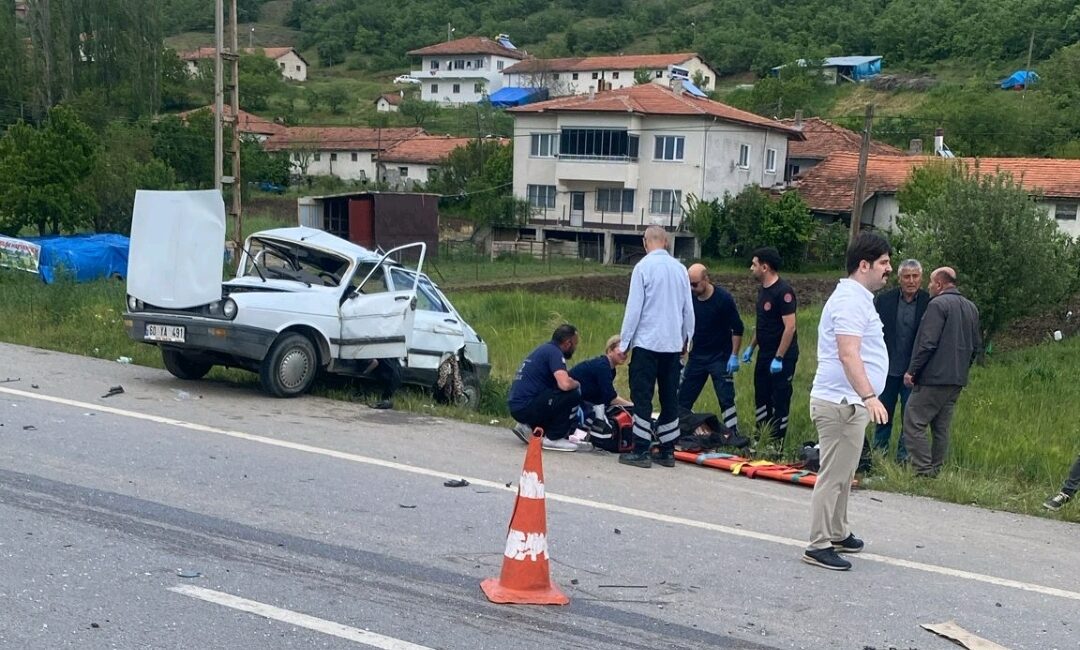 Amasya’da iki otomobilin çarpışması