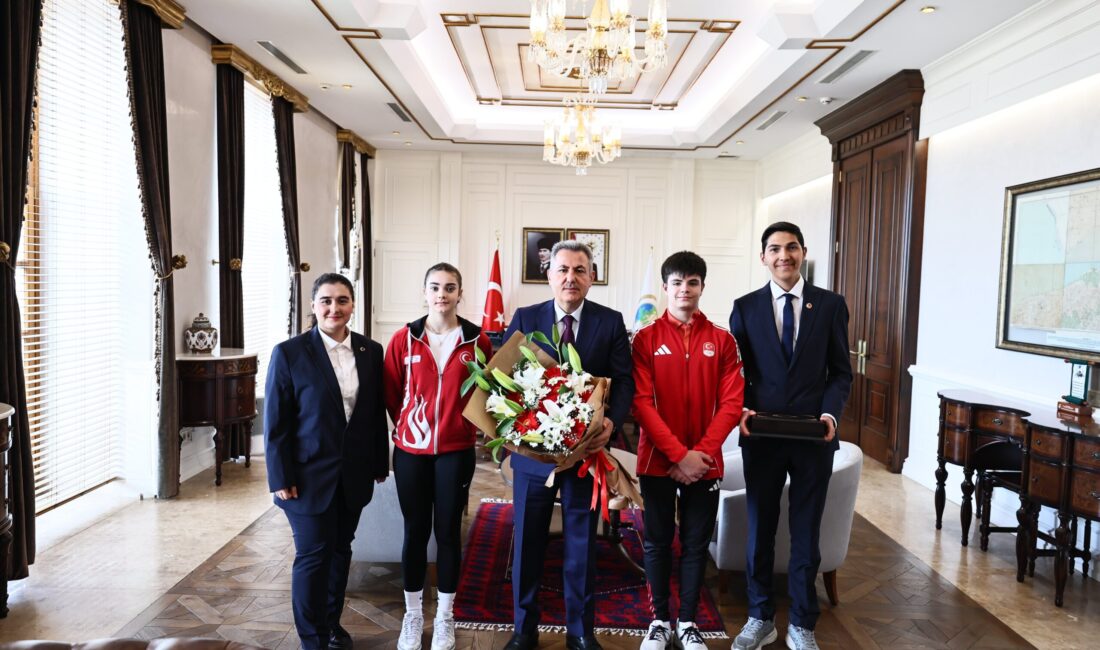 İzmir Valisi Süleyman Elban Genç Sporcuları Makamında Kabul Etti İZMİR / TEKHA İzmir