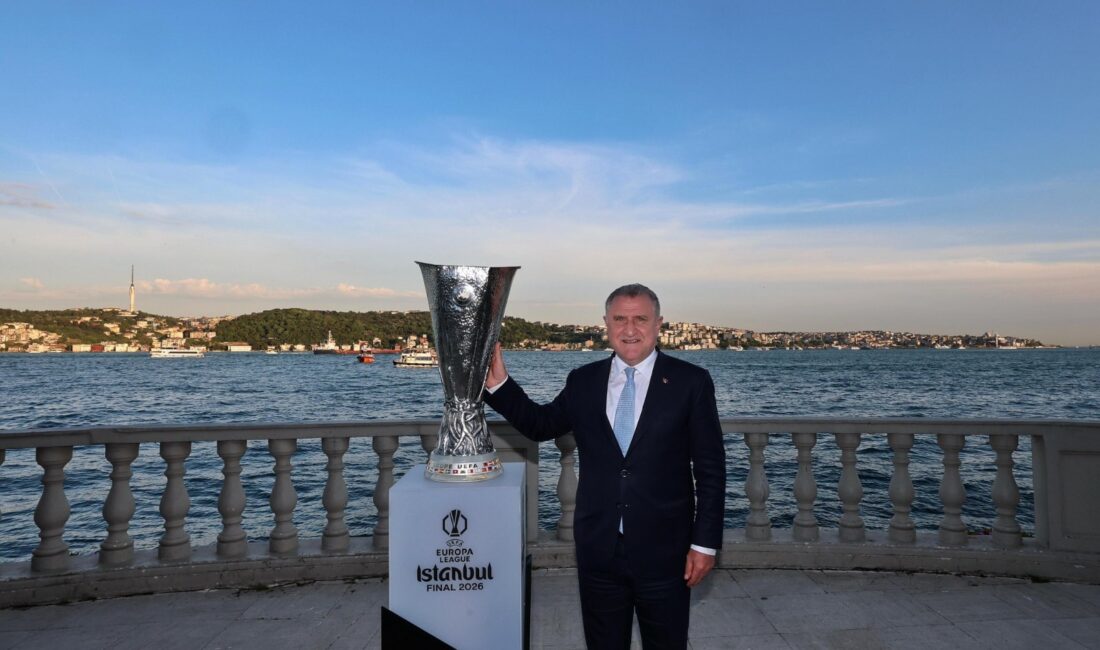 Gençlik ve Spor Bakanı Osman Aşkın Bak, UEFA Avrupa Ligi Finali Gala Yemeği’ne Katıldı Gençlik ve Spor Bakanı