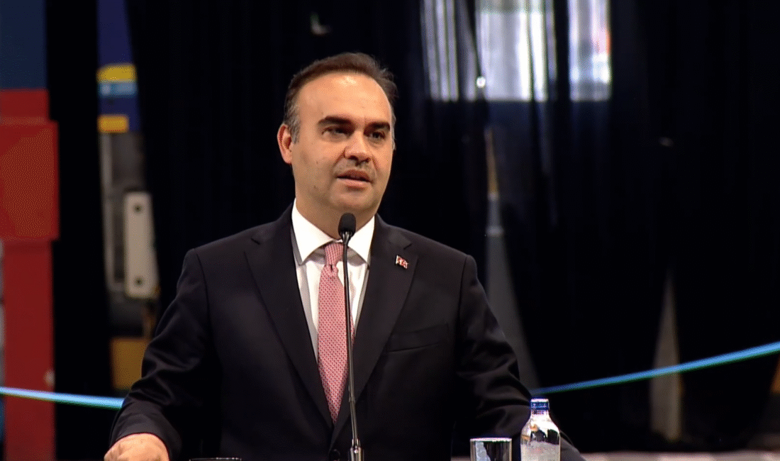 Bakan Kacır Bursa’da Yeni Nesil Otomobilin Banttan İnme Törenine Katıldı BURSA / TEKHA Sanayi ve