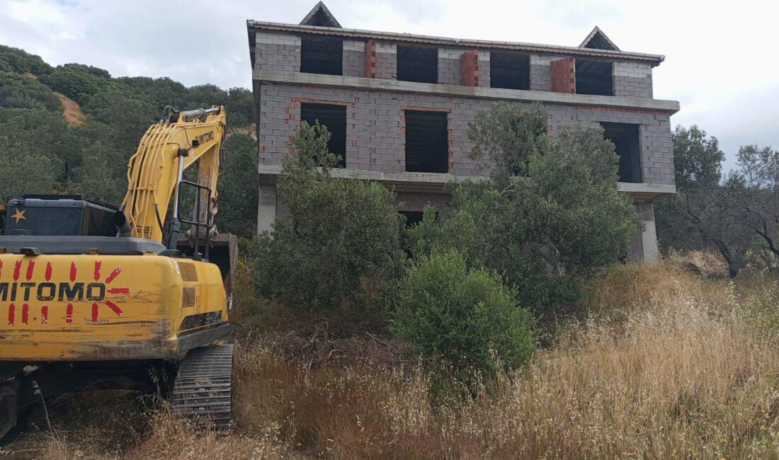Çanakkale’de Kaçak Yapılaşmaya Geçit Yok: Ayvacık İlçesinde 11 Kaçak Yapı Yıkıldı ÇANAKKALE / TEKHA Çanakkale