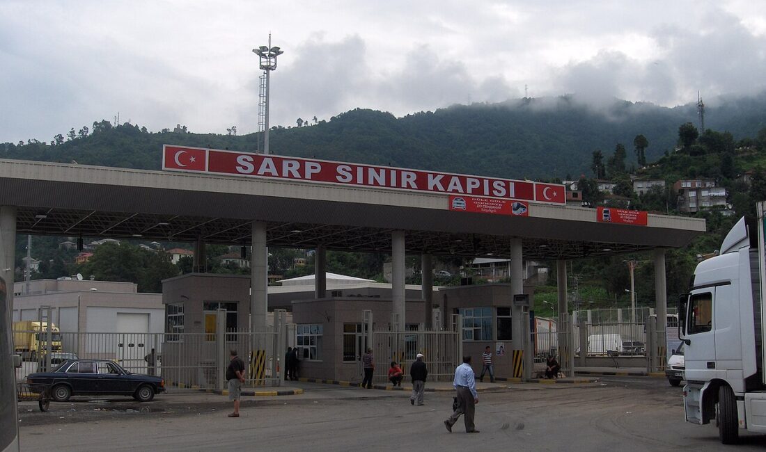 Kurban Bayramı Tatilinde Sarp Sınır Kapısı’ndan 185 Bini Aşkın Yolcu Geçiş Yaptı