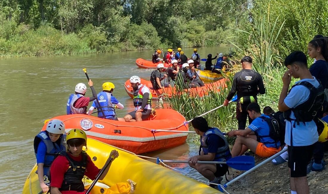 Akyaka’da Rafting Heyecanı Sürüyor! Geleceğin Sporcuları Kanyonda Yetişiyor Kars Valiliği himayelerinde, Akyaka