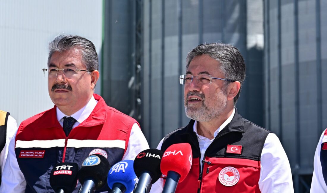 Bakan Yumaklı Eskişehir’de TMO İncelemelerinde Bulundu Ve Çiftçilerle Buluştu ESKİŞEHİR / TEKHA Tarım