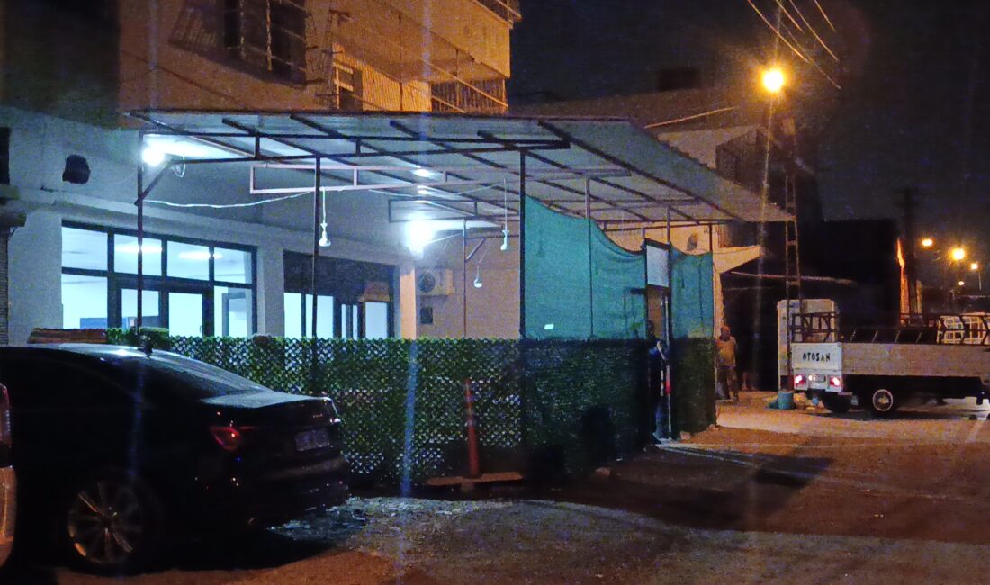 Adana’da bir kahvehaneye giren şüpheli,