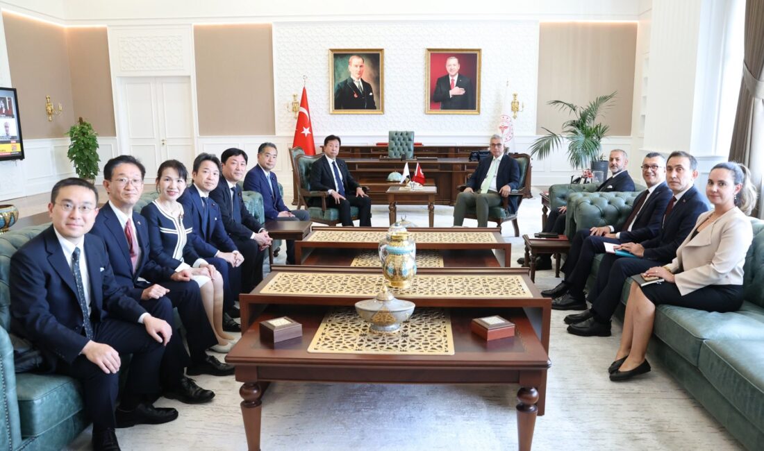 Sağlık Bakanı Kemal Memişoğlu,
