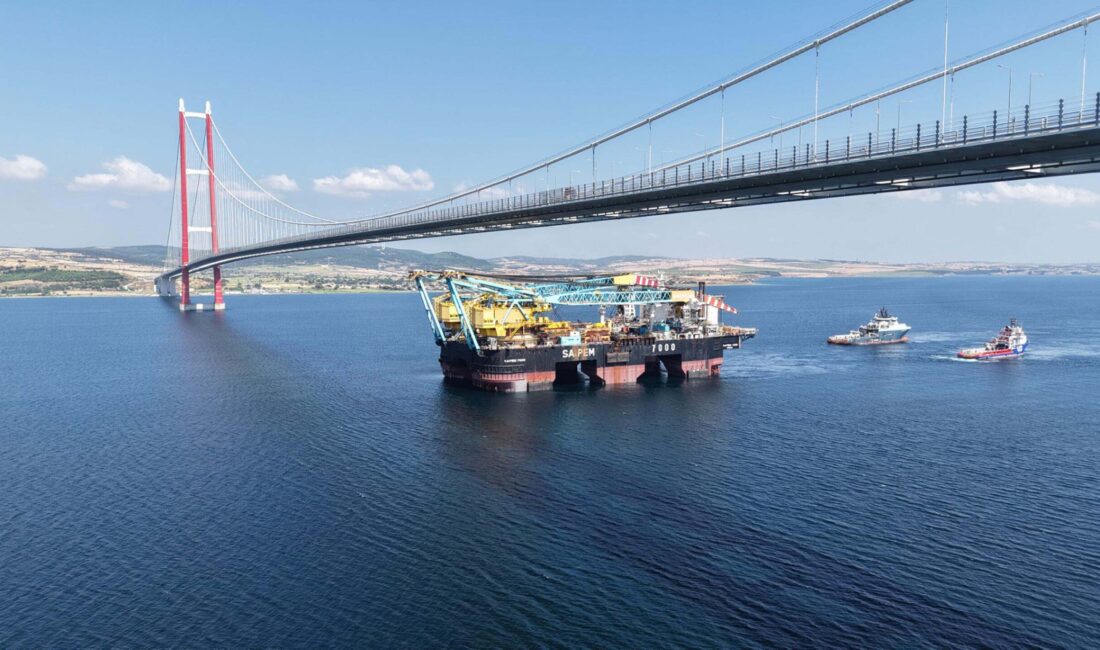Dünyanın en büyük 3’üncü vinç gemisi ‘SAIPEM 7000’, 1915 Çanakkale Köprüsü’nün altından geçti Dünyanın en büyük 3’üncü