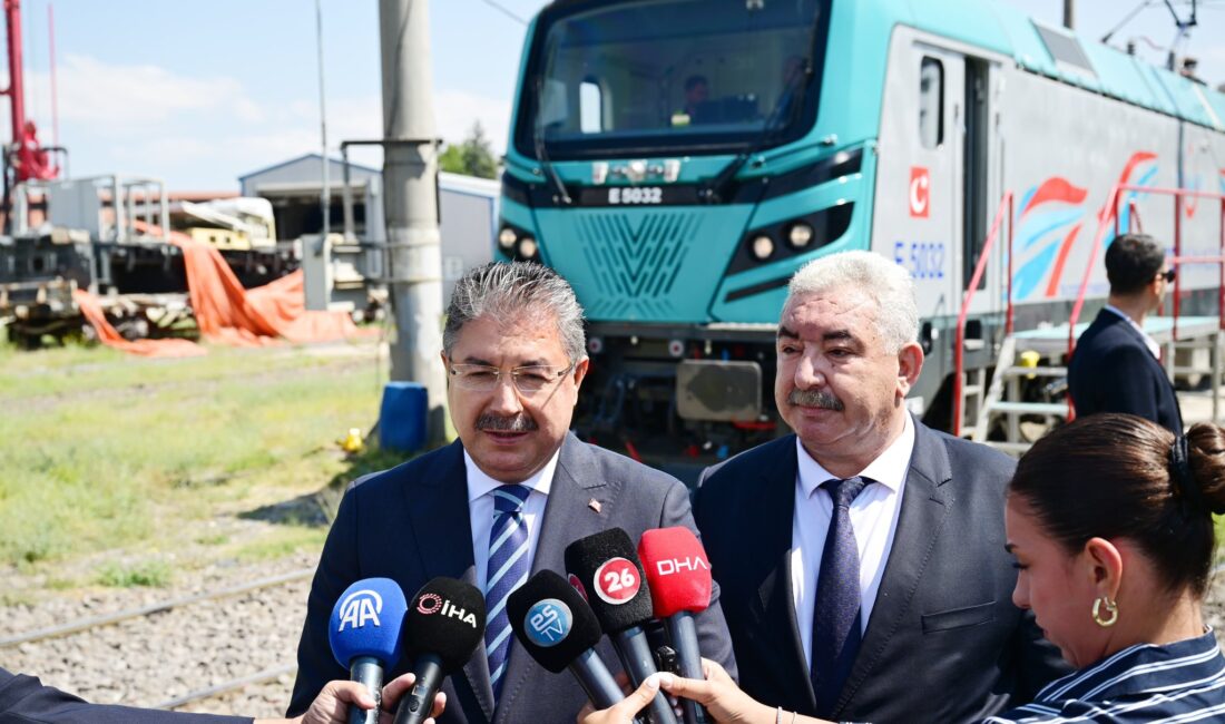 Eskişehir Valisi Dr. Erdinç Yılmaz’dan TÜRASAŞ’a Ziyaret: E5000 İle Test Sürüşü Gerçekleştirdi Eskişehir Valisi Dr. Erdinç