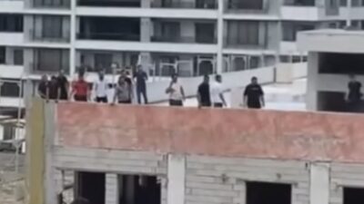 İskenderun’da İtfaiye binası inşaatında çalışan