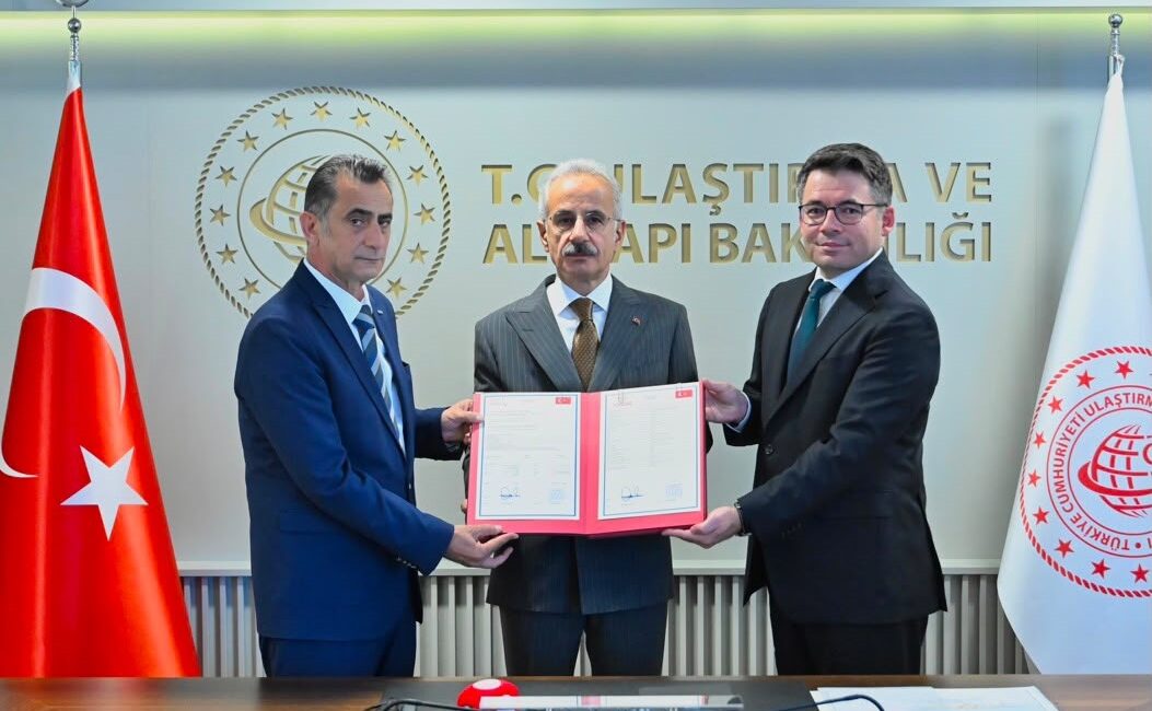 Yerli Lokomotif E5000 Avrupa Birliği Sertifikasyon Sürecini Tamamladı Ulaştırma ve Altyapı Bakanı