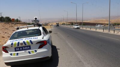 Siirt’te trafik polisleri, radar uygulamalarını