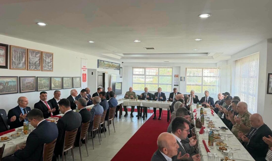 Vali Polat ve Milletvekili Çalkın, şehit aileleri ve gazilerle bir araya geldi Kars Valisi Ziya Polat,
