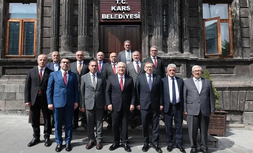 Millî Savunma Bakanı Yaşar