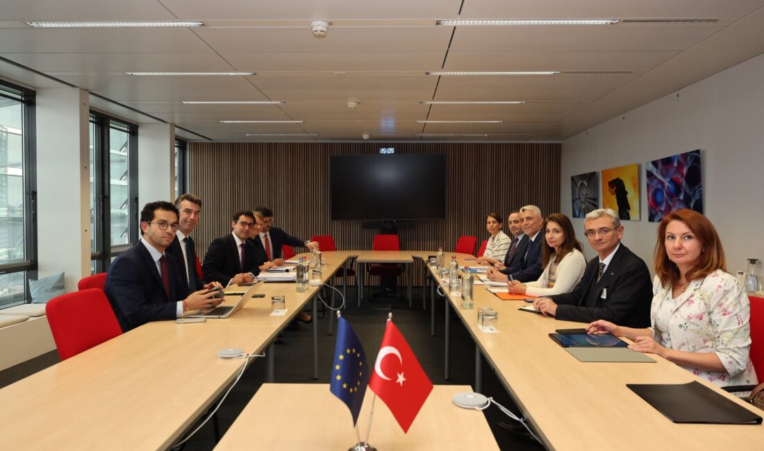 Bakan Bolat Brüksel’de AB Komisyonu Başkan Yardımcısı Sejourne İle Görüştü Ticaret Bakanı Ömer Bolat,