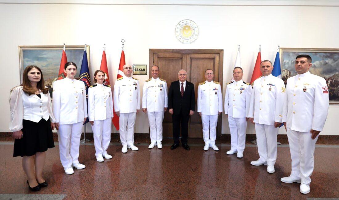 Milli Savunma Bakanı Yaşar