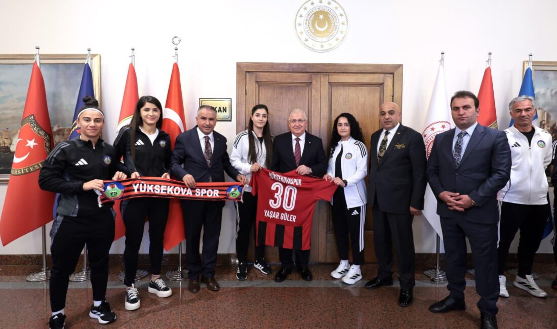 Milli Savunma Bakanı Yaşar Güler Yüksekova Spor Kadın Futbol Takımını Kabul Etti Milli Savunma Bakanı Yaşar