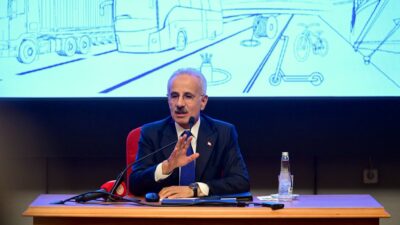 Ulaştırma ve Altyapı Bakanı Abdulkadir