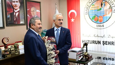 Ulaştırma ve Altyapı Bakanı Abdulkadir