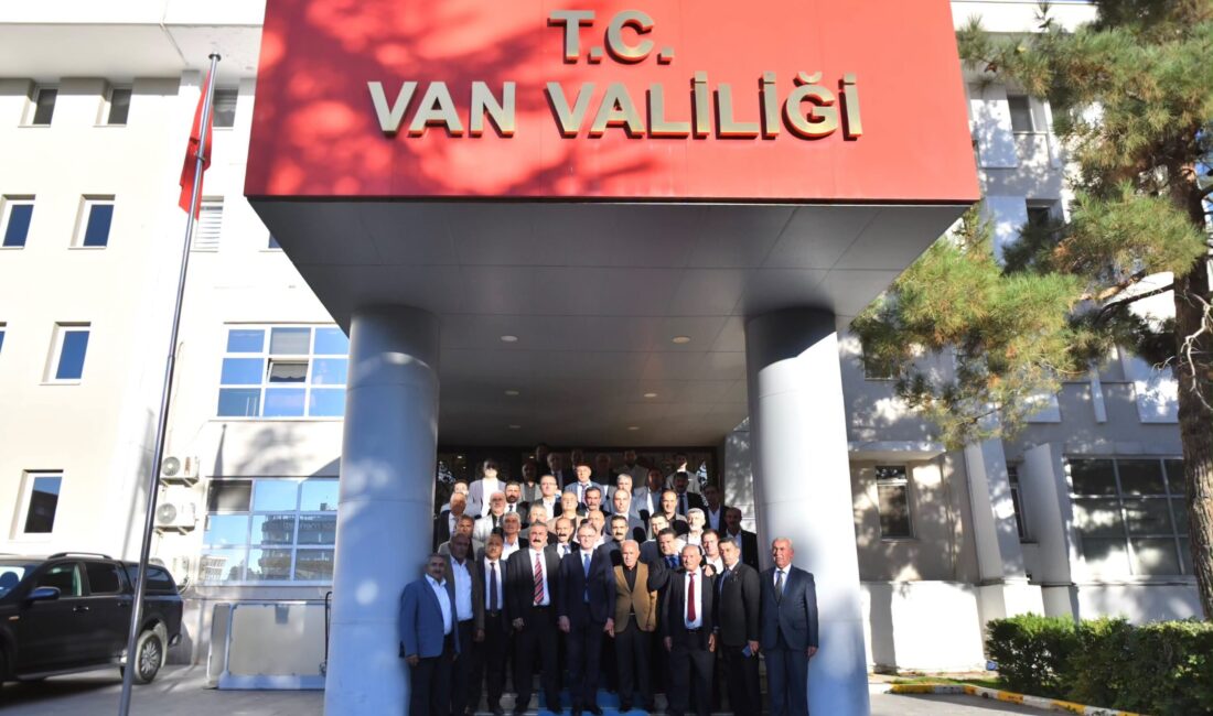 Vali Balcı, İpekyolu muhtarlarının taleplerini dinledi Van Valisi Ozan