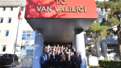  Van Valisi Ozan Balcı,AK
