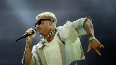 ABD’li rap sanatçısı Macklemore, sahneye