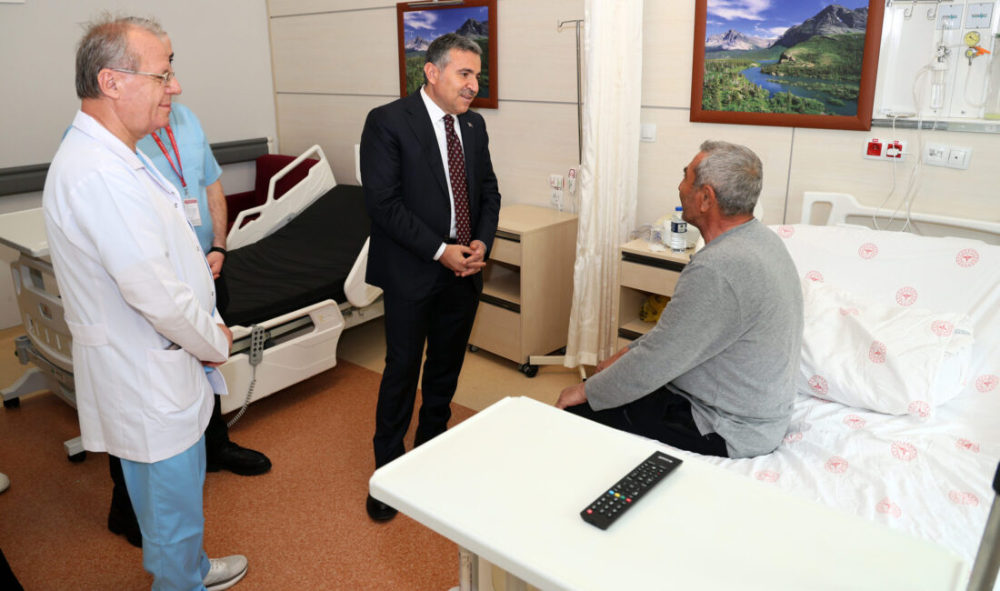 Vali Cevdet Atay Gümüşhane Devlet Hastanesinde Hastaları Ziyaret Etti Gümüşhane Valisi Cevdet Atay,