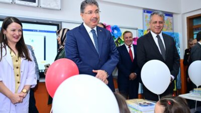 Eskişehir Valisi Dr. Erdinç Yılmaz,