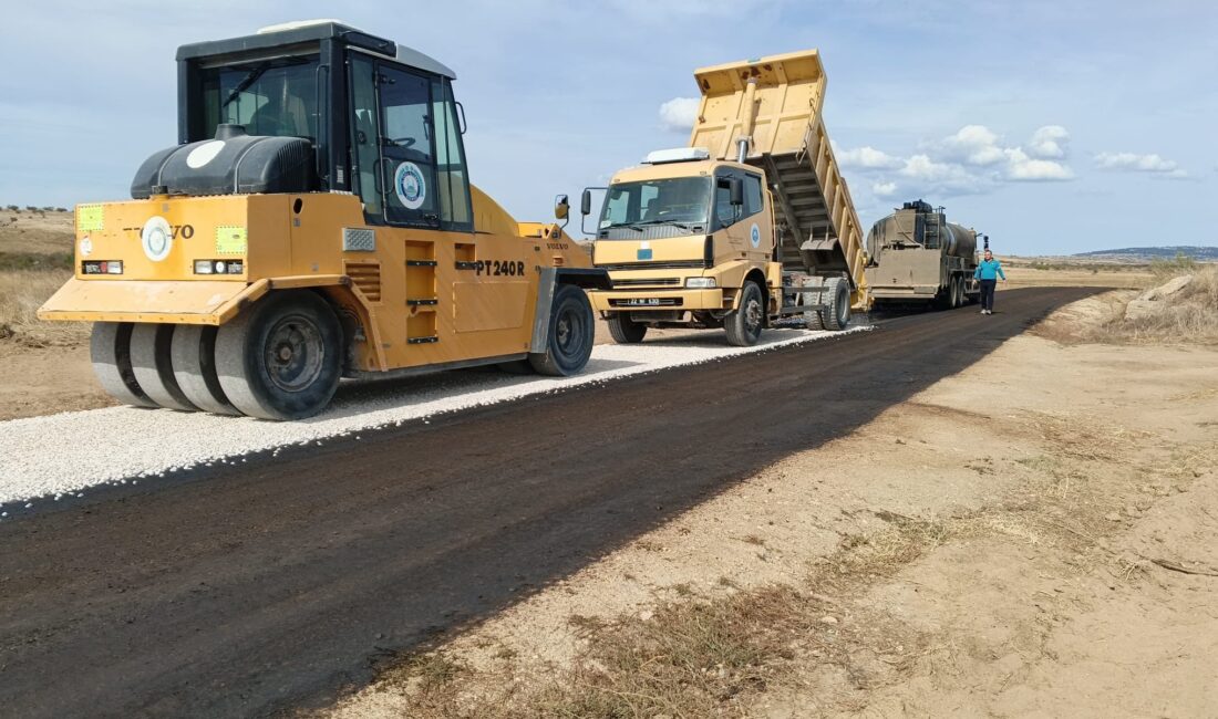 Edirne’de Kırsal Yollarda Sathi Kaplama Çalışmaları Sürüyor Edirne genelinde ulaşım konforunu