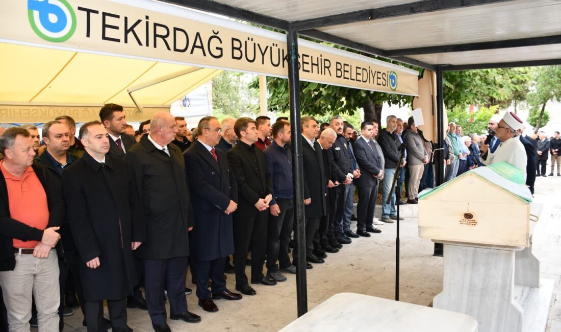 Kırklareli Valisi Uğur Turan Hayrabolu’da Cenaze Törenine Katıldı Kırklareli Valisi Uğur Turan