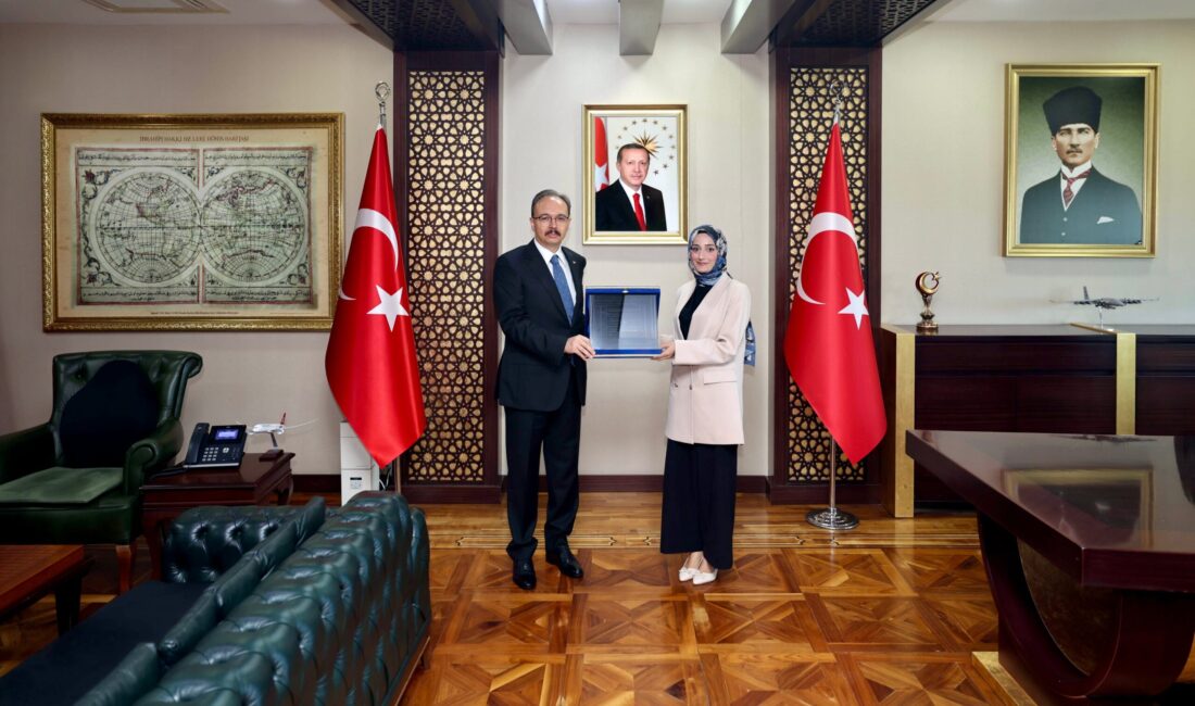 Siirt Valisi Kemal Kızılkaya’ya Ahilik Sancağı Takdim Edildi Ahilik Haftası kutlamaları çerçevesinde