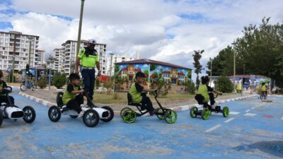 Siirt Belediyesi tarafından çocukların trafik